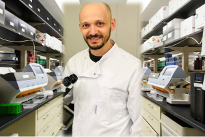 Έλληνας επιστήμονας αντί να εμφυτεύει ηλεκτρόδια μέσα στον εγκέφαλο ζώων προτιμά να τα…«καλλιεργεί»