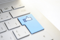 Νέο «χτύπημα» για τη Facebook: Πρώην στέλεχος της θα καταθέσει εναντίον της στην αμερικανική Γερουσία