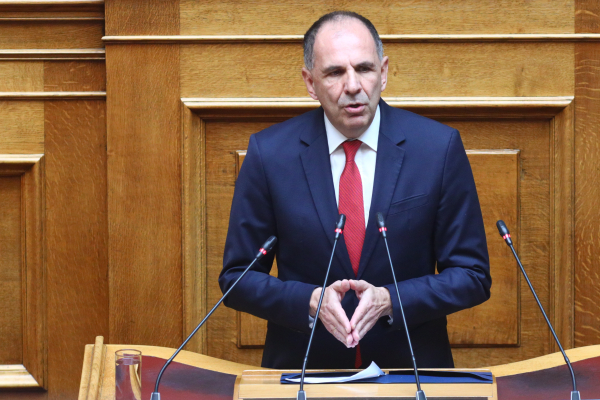 Γεραπετρίτης: «Καμία πρόθεση για αποστολή στρατευμάτων στην Ουκρανία»