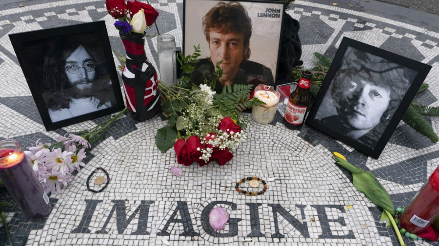 Ο δολοφόνος του Τζον Λένον αποκαλύπτει τον ανατριχιαστικό λόγο που τον σκότωσε