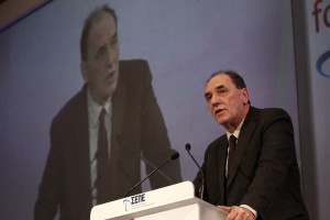 Σταθάκης: «Υποτιμητική» η επίθεση επενδυτών κατά της ΔΕΗ
