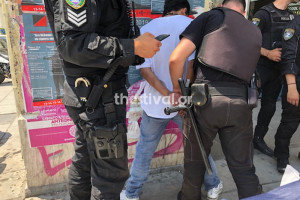 Συναγερμός στη Θεσσαλονίκη: Άνδρας απειλούσε περαστικούς με λεπίδα (pics)
