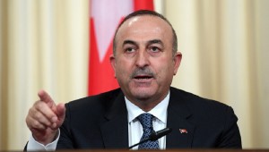 Τσαβούσογλου: «Ανάρμοστες» οι δηλώσεις του Γκάμπριελ για αναστολή εξαγωγών όπλων