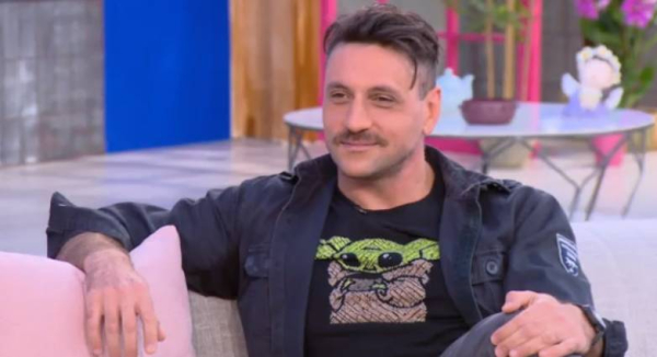 Γιώργος Χρυσοστόμου: «Θεατής έφυγε στα μισά της παράστασης γιατί δεν άντεχε και τον πήρα αγκαλιά»