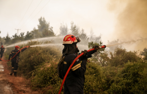 Φωτιά τώρα στα Μέθανα: Σηκώθηκαν 5 εναέρια μέσα