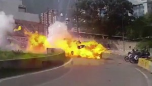 Βίντεο με βόμβα που τραυματίζει σοβαρά αστυνομικούς