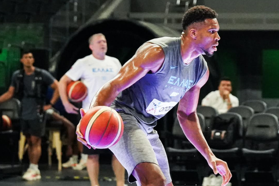 Το κάρφωμα του Γιάννη Αντετοκούμπο στην προπόνηση και τα «καρφιά» της ΕΟΚ για «παράκεντρα» (Βίντεο)