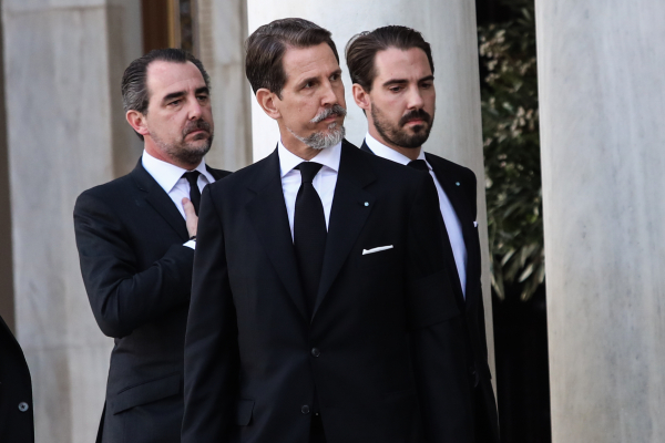 Υπογράφηκε η απόφαση για την ελληνική ιθαγένεια 10 μελών της πρώην βασιλικής οικογένειας