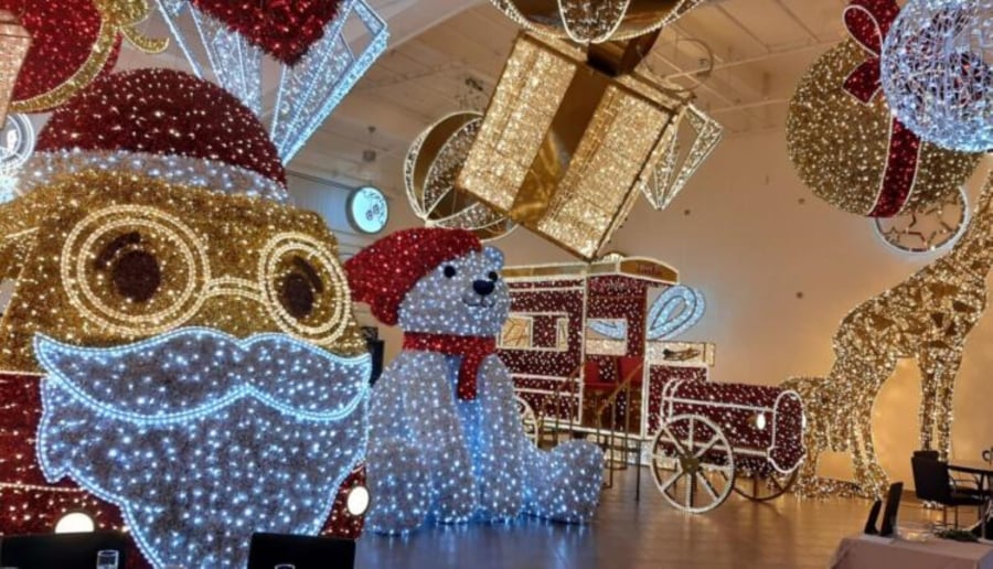 Ο Θεσσαλονικιός Άι-Βασίλης ανάβει απόψε τα Χριστουγεννιάτικα φώτα της Αθήνας