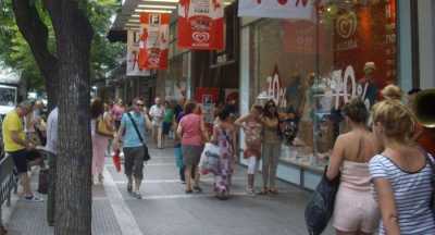 Έως τις 8 το βράδυ ανοικτά τα καταστήματα στην Θεσσαλονίκη
