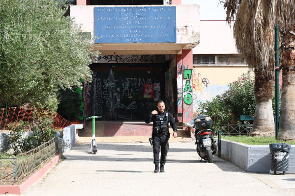 Παραμένουν κλειστά τα σχολεία της Γκράβας: «Πυρά» του Χάρη Δούκα για το ΤΕΕ