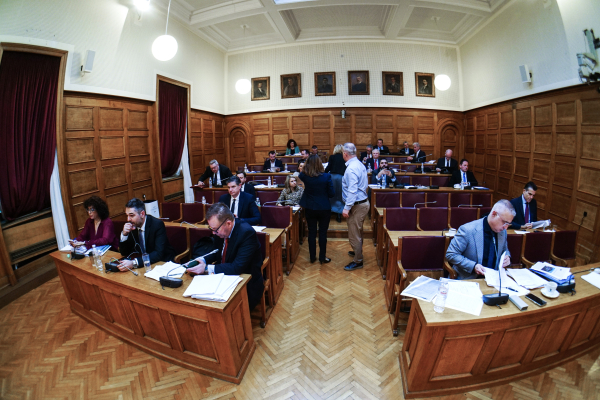 Εξεταστική για Τέμπη: Το ΠΑΣΟΚ ζητεί να κληθούν Σπίρτζης και Καραμανλής