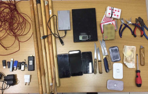 WiFi, κινητά, πλήθος αξεσουάρ και συσκευές για συνδρομητική τηλεόραση βρέθηκαν σε κελιά των φυλακών Κορυδαλλού