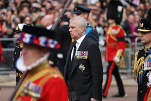 Η αποκαθήλωση του «πρίγκηπα» Άντριου: Χωρίς τίτλο, χωρίς σπίτι, χωρίς βασιλική ιδιότητα