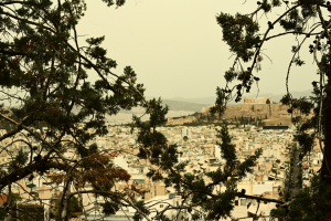 «Ύπουλη» για την υγεία μας η αφρικανική σκόνη: Ποιοι πρέπει να φοράνε μάσκα - «Σκέπασε» τη χώρα