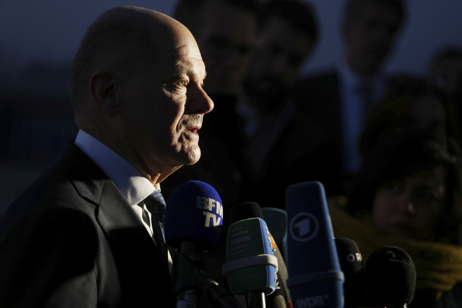 Εκνευρισμένος ο Σολτς: Άκαιρη η συζήτηση για αποστολή ευρωπαϊκών ειρηνευτικών δυνάμεων στην Ουκρανία