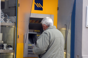 Στα 734 ευρώ η μέση κύρια σύνταξη στην Ελλάδα