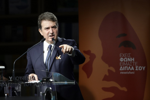 Κόντρα Χρυσοχοΐδη - ΣΥΡΙΖΑ για τα επιδόματα σε στρατό και αστυνομία