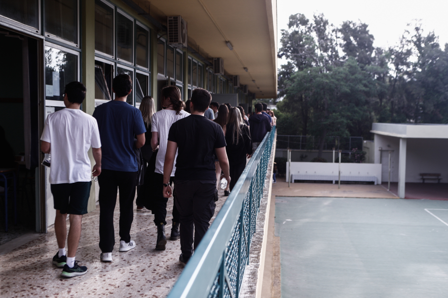 Νέα «καρφιά» Στρατηγάκη για το Εθνικό Απολυτήριο: «Κίνδυνος να γυρίσει μπούμερανγκ»