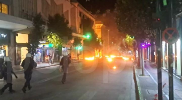 «Πεδίο μάχης» η Πάτρα: Επεισόδια στην πορεία για το Πολυτεχνείο