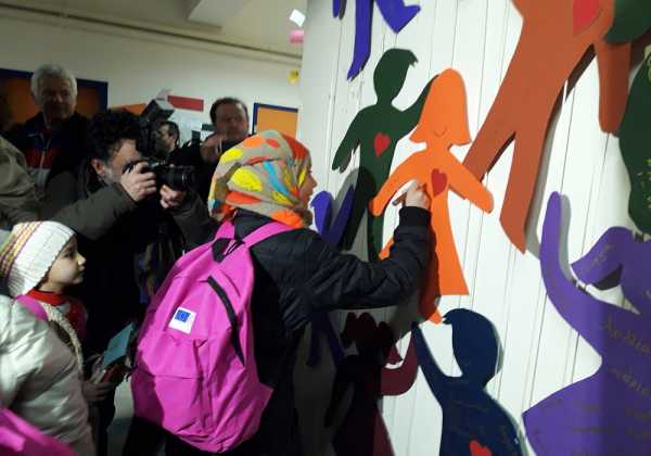 Τα παιδιά προσφύγων και μεταναστών επισκέπτονται το Αστεροσκοπείο