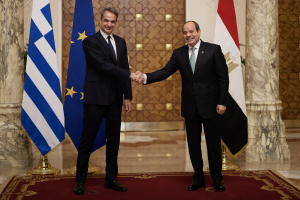 Στο Ελ Αλαμέιν ο Μητσοτάκης: Τετ α τετ με Σίσι, τριμερής με Χριστοδουλίδη