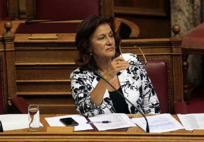 Η Φωτίου για τις περικοπές στα οικογενειακά επιδόματα και όσα θα περιλαμβάνει το ΚΕΑ