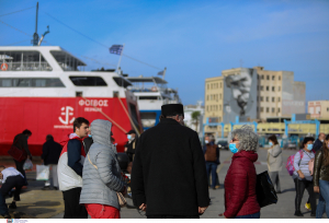 Ξεκίνησε η μαζική έξοδος για την Πρωτομαγιά - Επιπλέον δρομολόγια στα πλοία