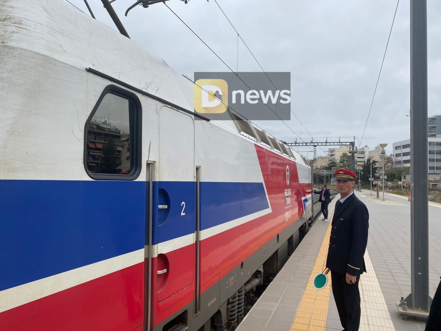 Σχεδόν άδειο το πρώτο τρένο για Θεσσαλονίκη - «Μουδιασμένοι» οι λιγοστοί που αποφάσισαν να ταξιδέψουν