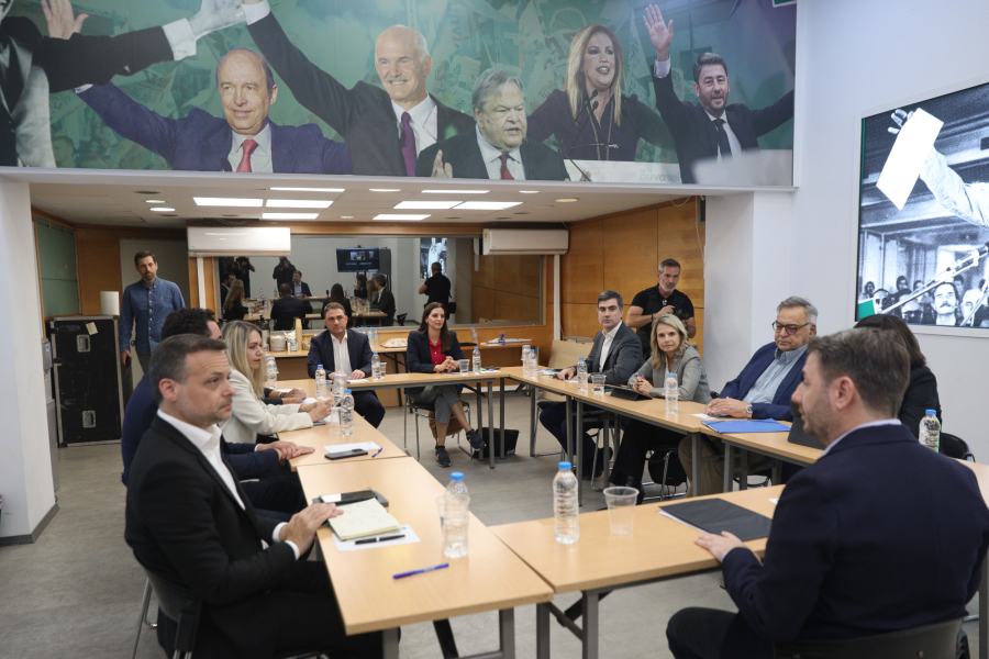 Τι έγινε στην πρώτη συνεδρίαση του Πολιτικού Κέντρου του ΠΑΣΟΚ