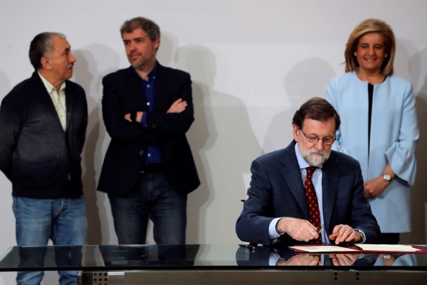 Ο κατώτατος μισθός θα φθάσει τα 992 ευρώ το 2020 στην Ισπανία