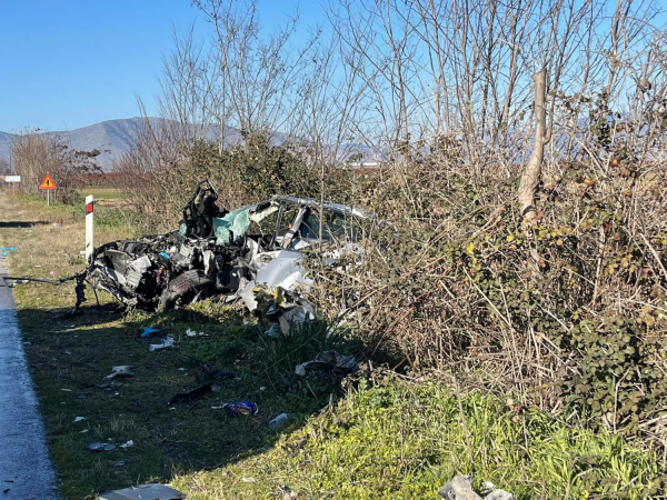 Τραγωδία στη Λάρισα: Νεκρός οδηγός μετά από μετωπική σύγκρουση φορτηγού με ΙΧ