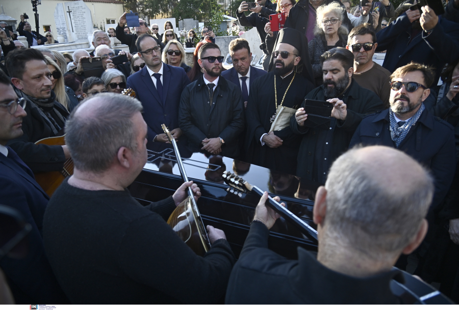 Καίτη Γκρέυ: Συγκίνηση στο τελευταίο αντίο στη σπουδαία τραγουδίστρια (φωτογραφίες - βίντεο)