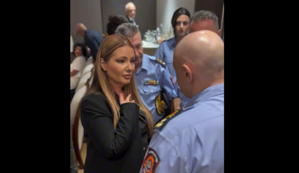 Η πρέσβης του Ισραήλ τίμησε Έλληνες πυροσβέστες για την προσφορά τους
