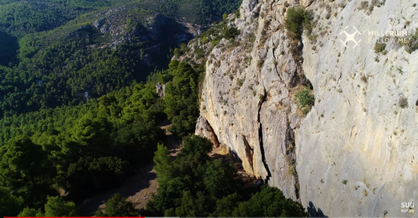 Πετώντας πάνω από το ρήγμα της Πάρνηθας: Στο επίκεντρο του φονικού σεισμού της Αθήνας το 99' (βίντεο)