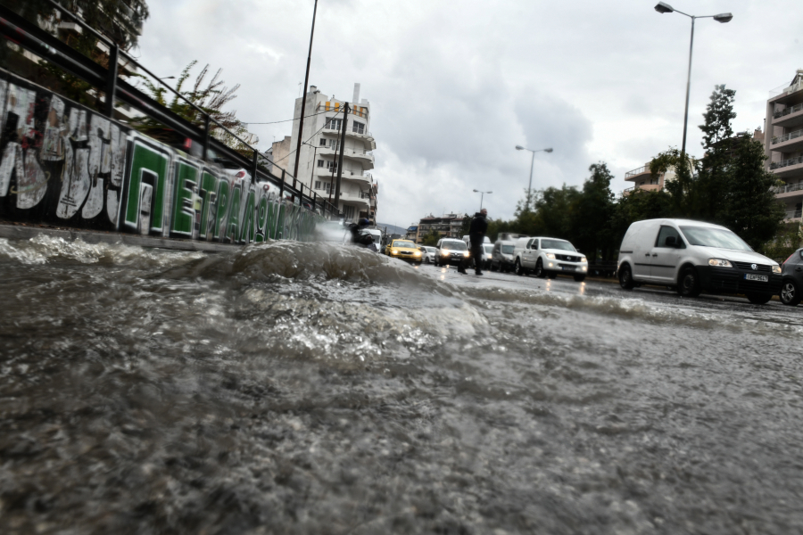 Κακοκαιρία «Μπάλλος»: Αίσιο τέλος για τον αγνοούμενο οδηγό στο Πικέρμι
