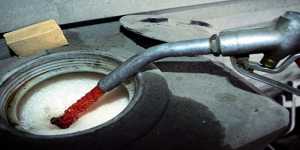 Μείωση στον φόρο πετρελαίου θέρμανσης ζητούν οι βενζινοπώλες