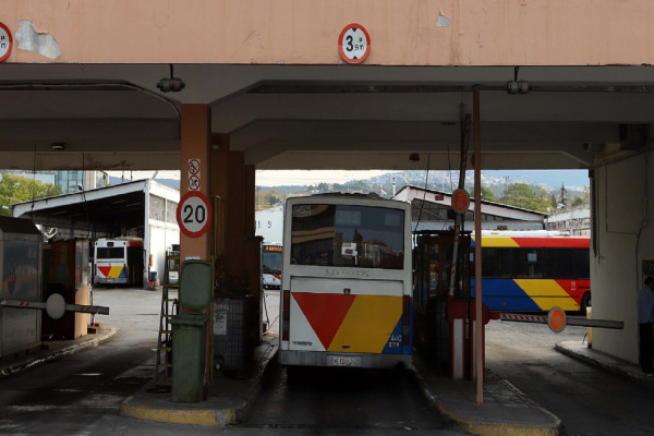 Οδηγός του ΟΑΣΘ πέθανε στο τιμόνι