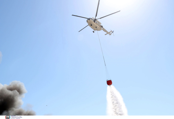 Φωτιά στη Νάξο, καίει κοντά σε ανεμογεννήτριες