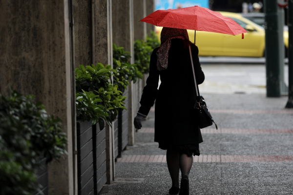 Διπλό κύμα κακοκαιρίας τις ημέρες των Χριστουγέννων: Έντονες βροχές, καταιγίδες και χαμηλές θερμοκρασίες