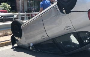 Σοβαρό τροχαίο στην Κηφισίας: Αναποδογύρισε αυτοκίνητο - Δείτε βίντεο