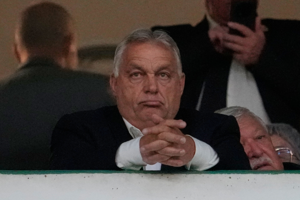 Ο Όρμπαν υπόσχεται να «παρακάμψει» τις κυρώσεις Τραμπ σε ρωσικούς πετρελαϊκούς κολοσσούς