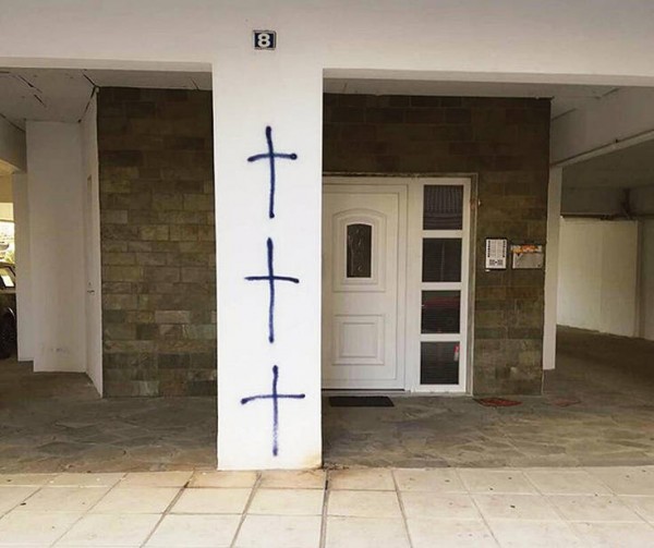 Άγνωστοι ζωγράφισαν σταυρούς σε σπίτια μουσουλμάνων σε Κομοτηνή και Ξάνθη