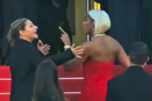 Φεστιβάλ των Καννών: Ο τσακωμός στο κόκκινο χαλί που έγινε viral