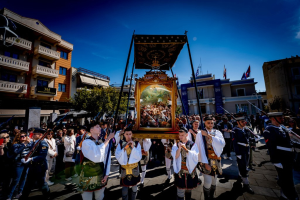 Μεσολόγγι: Συγκίνηση για τα 200 χρόνια από την Έξοδο - Πλήθος κόσμου στις εκδηλώσεις τιμής