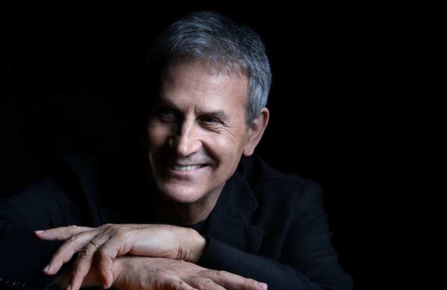 «Ελενίτσα» όπως «Ελλαδίτσα»: Ακούστε το νέο τραγούδι του Γιώργου Νταλάρα