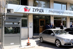Λάρισα: Κατάληψη των γραφείων του ΣΥΡΙΖΑ από αντιεξουσιαστές (φωτογαφία)