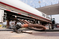 Σενάρια για πετρέλαιο στα 200 δολάρια εξετάζει το επιτελείο Τραμπ