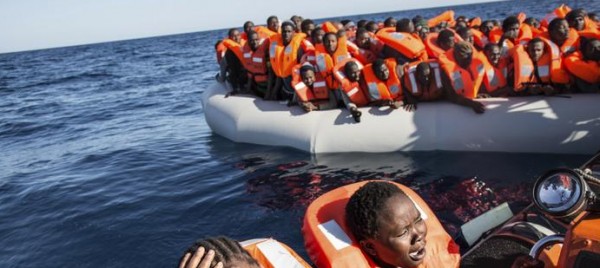 Διασώζοντας πρόσφυγες στη Μεσόγειο