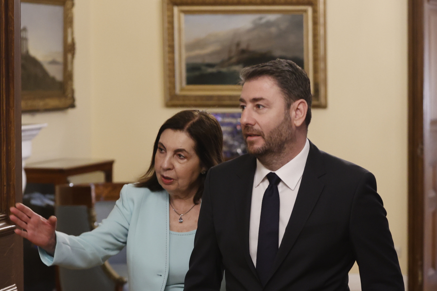 Τρία προβλήματα για τον Ν. Ανδρουλάκη